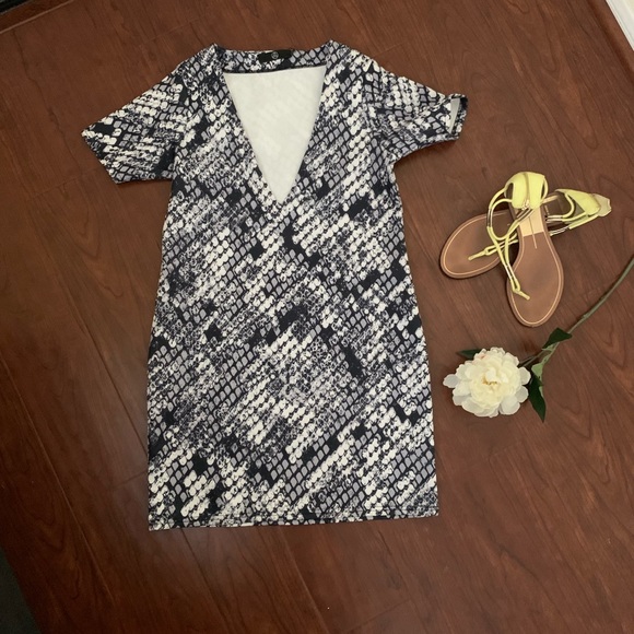 Snakeskin Print Plunge Dress - Picture 5 of 5